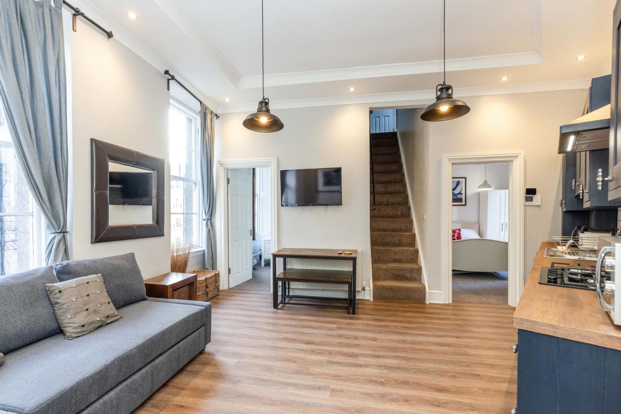 Traditional 3 Bedroom Quiet Duplex Flat By High St, Trams And Buses - Just 1-5 Miles To Centre Единбург Екстериор снимка