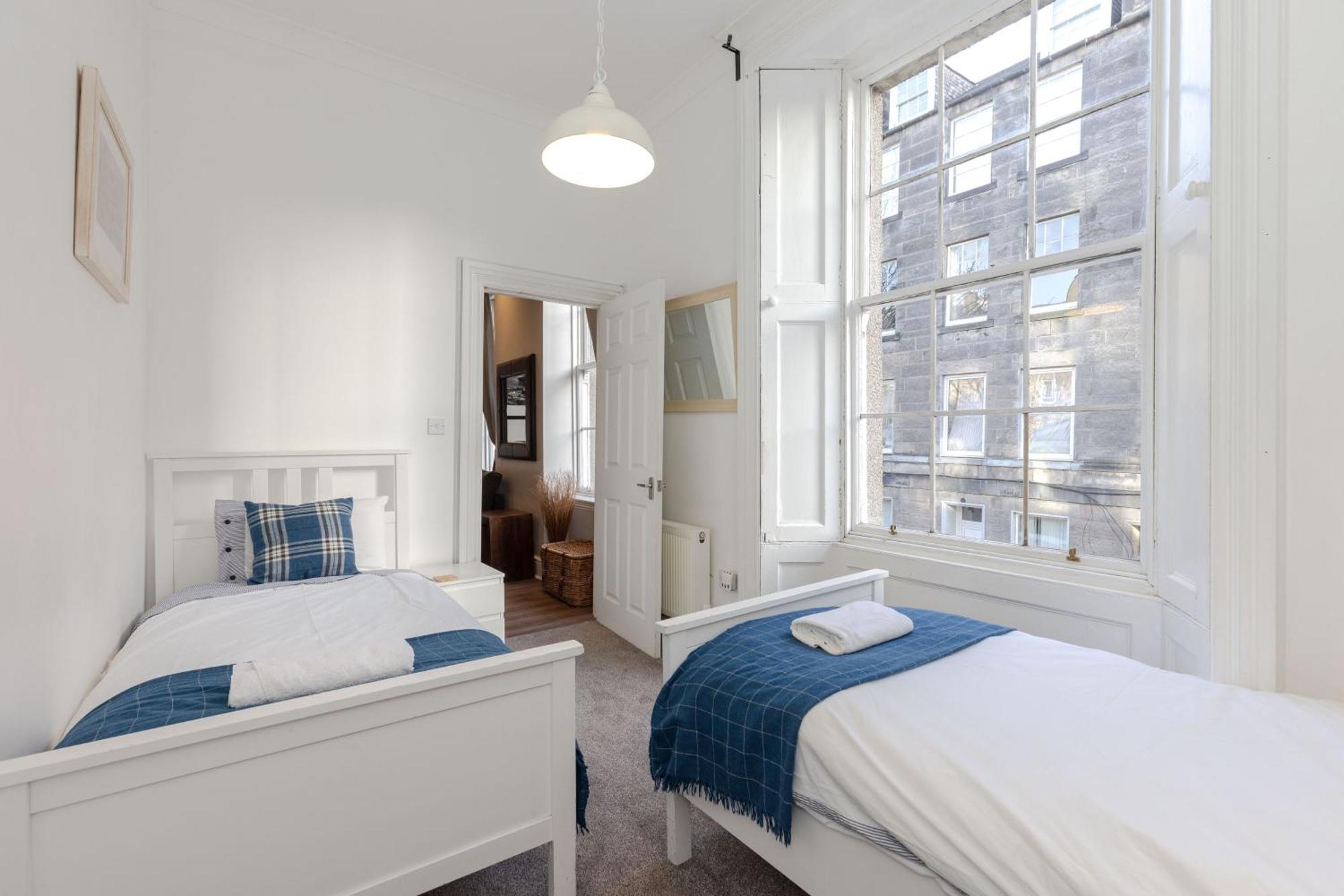Traditional 3 Bedroom Quiet Duplex Flat By High St, Trams And Buses - Just 1-5 Miles To Centre Единбург Екстериор снимка