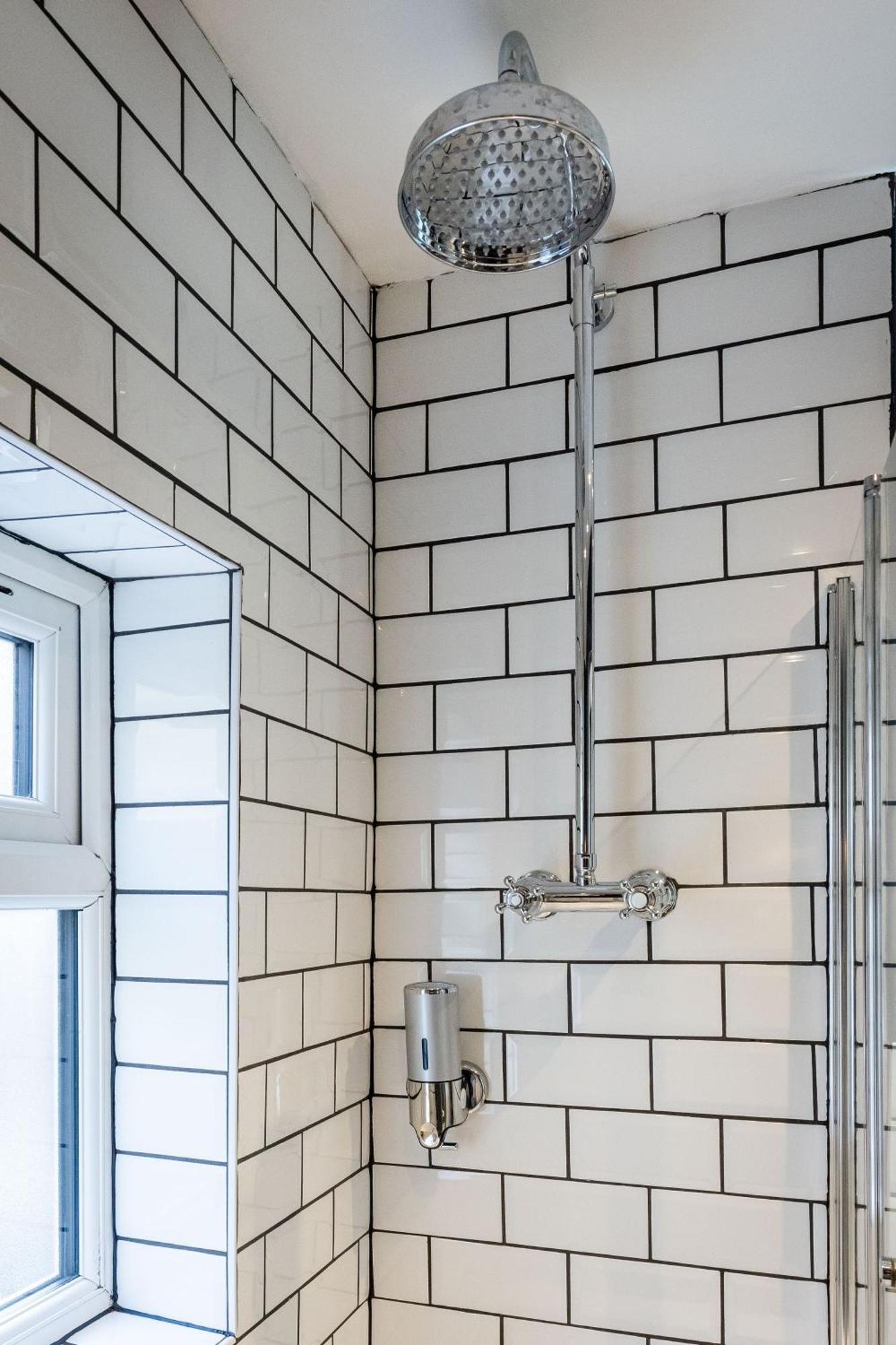 Traditional 3 Bedroom Quiet Duplex Flat By High St, Trams And Buses - Just 1-5 Miles To Centre Единбург Екстериор снимка