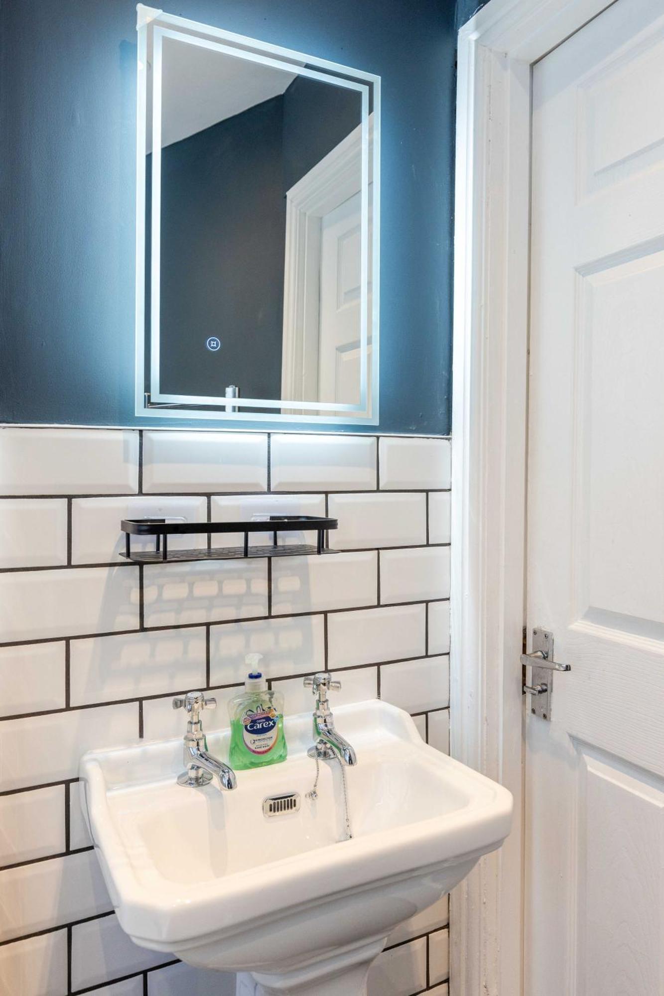 Traditional 3 Bedroom Quiet Duplex Flat By High St, Trams And Buses - Just 1-5 Miles To Centre Единбург Екстериор снимка