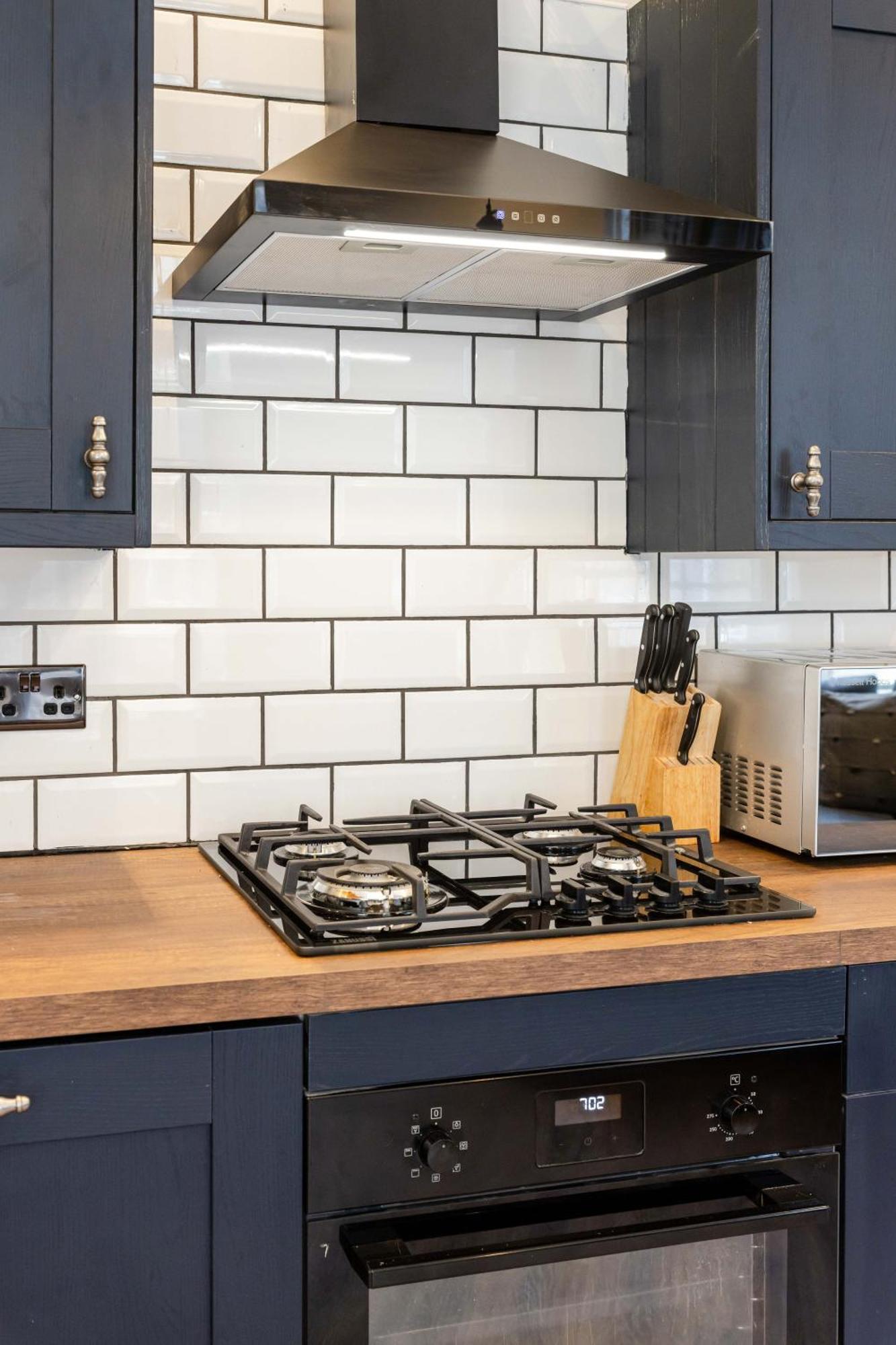 Traditional 3 Bedroom Quiet Duplex Flat By High St, Trams And Buses - Just 1-5 Miles To Centre Единбург Екстериор снимка