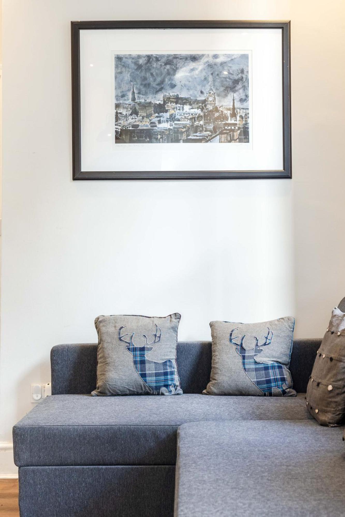 Traditional 3 Bedroom Quiet Duplex Flat By High St, Trams And Buses - Just 1-5 Miles To Centre Единбург Екстериор снимка